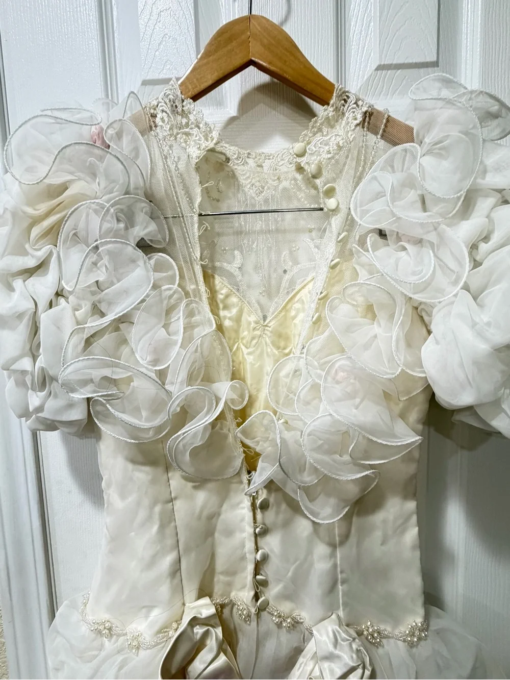 Ruffled Vintage Lace Quinceanera Gown Size XS
